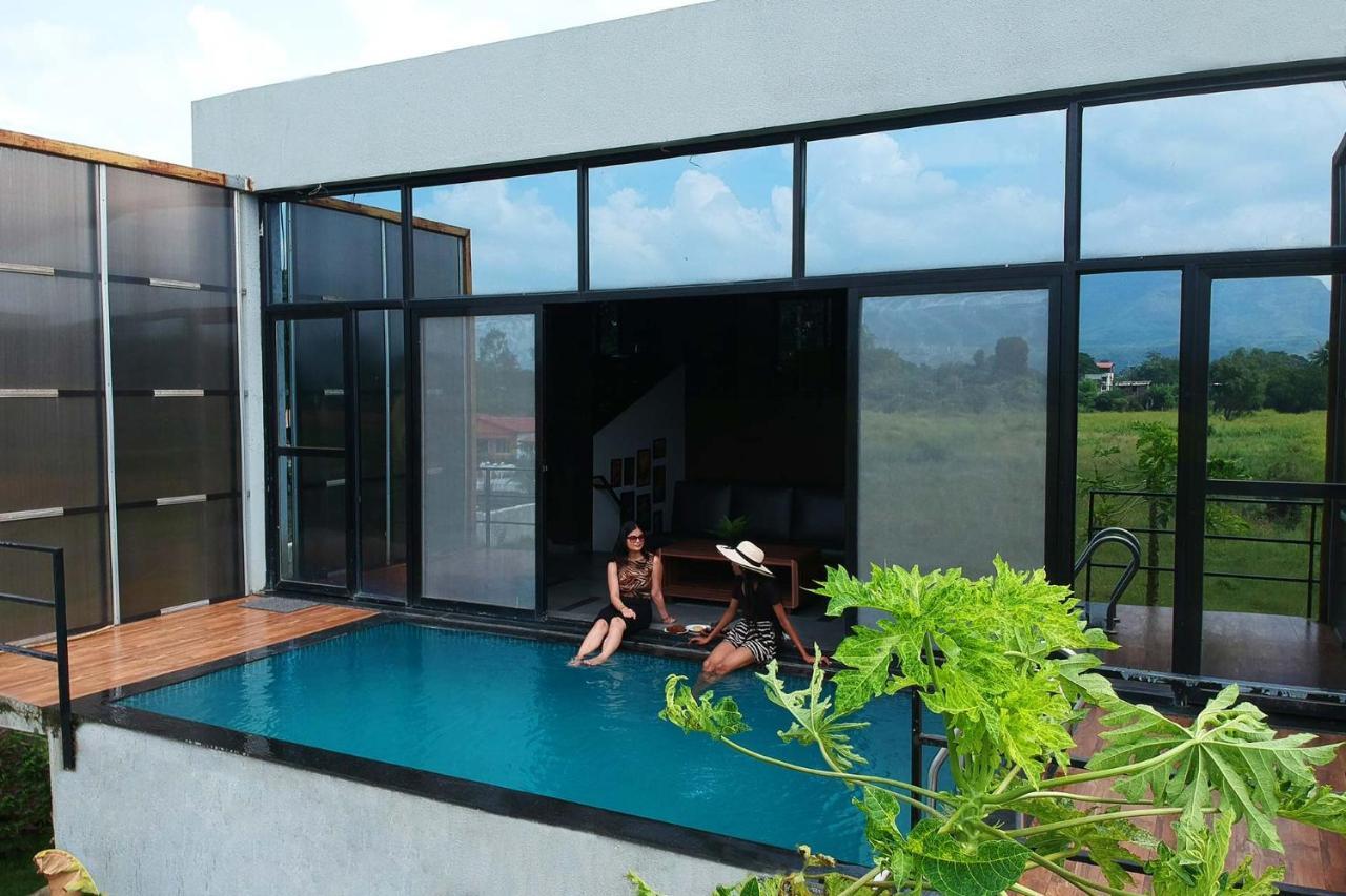 Two Villa By Stayvista With Infinity Pool, Farm & Mountain Views, Modern Interiors Karjat Exterior foto
